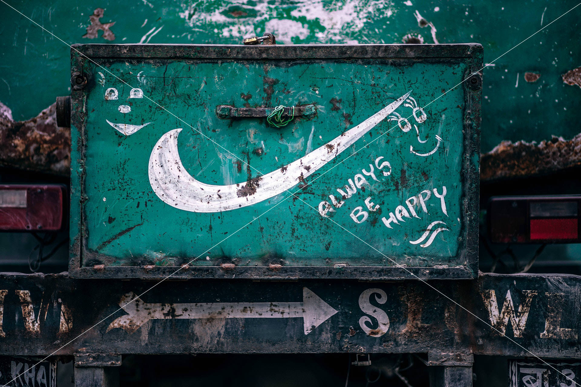 Back box colors decay